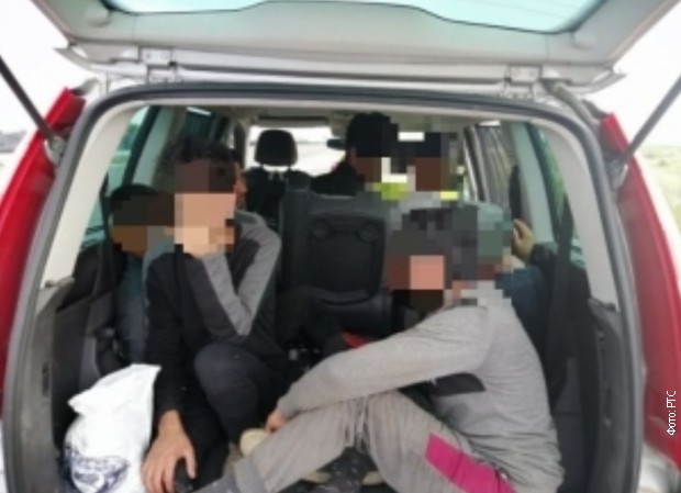 Mađarska, državljanin Srbije priveden zbog krijumčarenja migranata Mađarska, državljanin Srbije priveden zbog krijumčarenja migranata