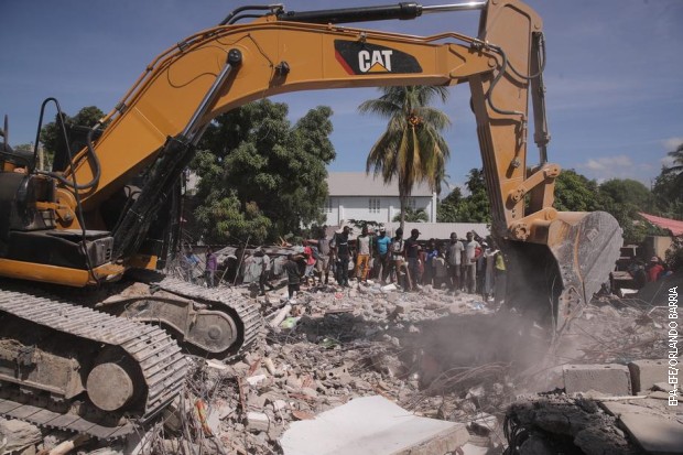 Gotovo 2.000 žrtava razornog zemljotresa na Haitiju, spasavanje ometa tropska oluja Gotovo 2.000 žrtava razornog zemljotresa na Haitiju, spasavanje ometa tropska oluja