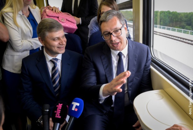 Do mesta na kojem je kolosek spojen, Vučić i ruski partneri došli vozom Do mesta na kojem je kolosek spojen, Vučić i ruski partneri došli vozom