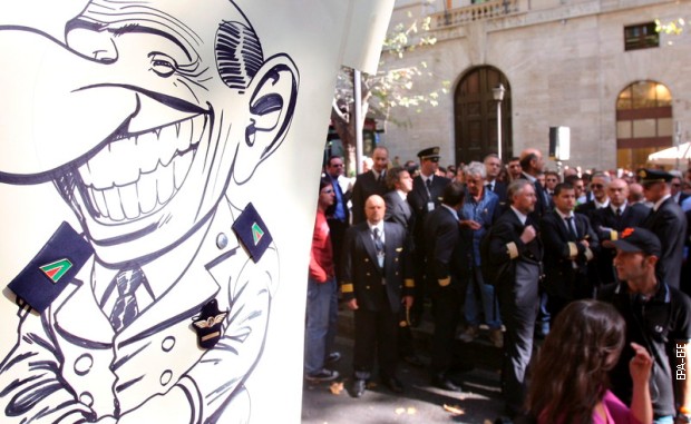 Карикатура Силвија Берлусконија на протесту запослених у Алиталији 2008. године