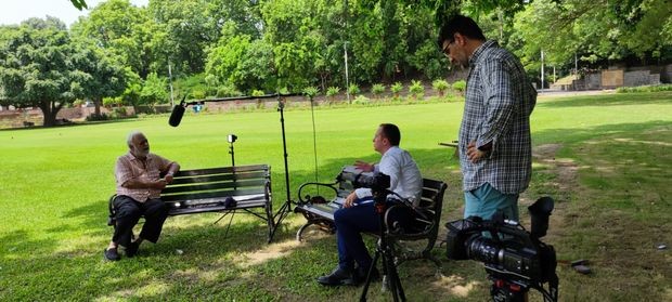 Intervju sa profesorom Kapilom Kumarom, ispred Nehruovog memorijalnog muzeja i biblioteke u Nju Delhiju