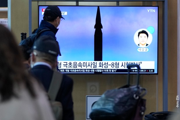 Prenos lansiranja rakete na državnoj televiziji Severne Koreje Prenos lansiranja rakete na državnoj televiziji Severne Koreje