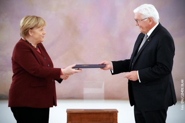 Merkelova razrešena dužnosti, vlada u tehničkom mandatu