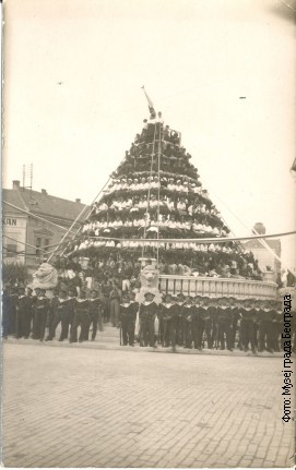 Соколска пирамида на сахрани Краља Петра Првог 1921. године