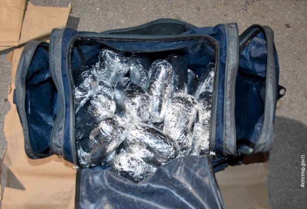 Niš, uhapšen muškarac, nosio 14 kilograma heroina u torbi