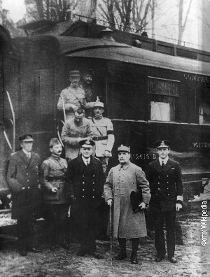 Учесници потписивања примирја које је окончало Први светски рат