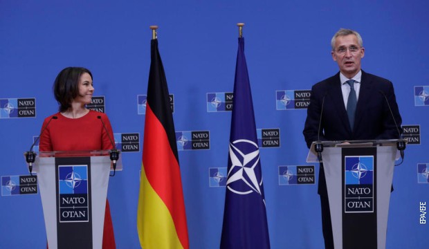 Немачка министарка иностраних послова Аналена Бербок и генерални секретар НАТО-а Јенс Столтенберг