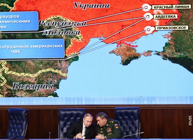 Владимир Путин и начелник Генералштаба Оружаних снага Русије генерал Валериј Герасимов током проширеног састанка Одбора Министарства одбране Русије у Москви, 21. децембра 2021.