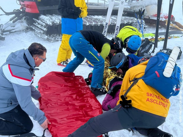 Zbrinjavanje povređenih skijaša Zbrinjavanje povređenih skijaša