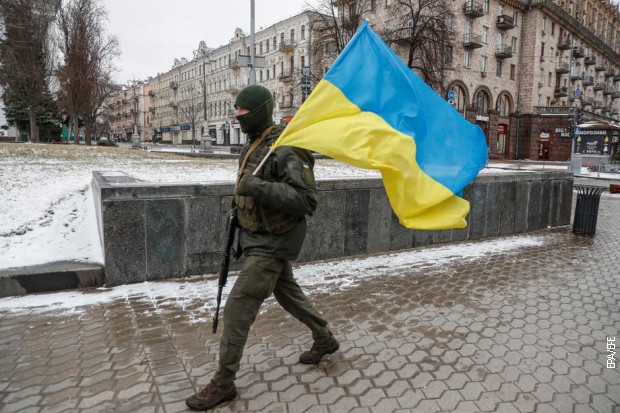 Украјински војник у Кијеву, 2. марта 2022.