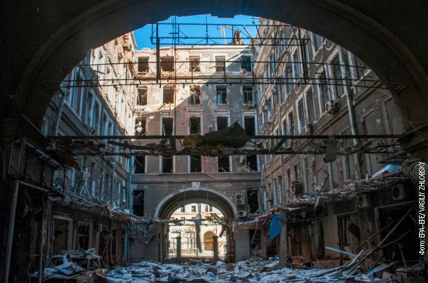 Jedna od uništenih zgrada u Harkovu