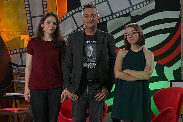 Jelisaveta Nikolić i Marko Novaković sa dramaturškinjom Anom Vučićević