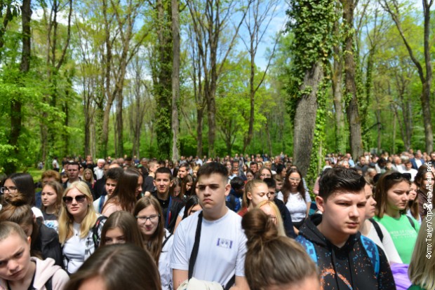 Деца на обележавању Дана сећања