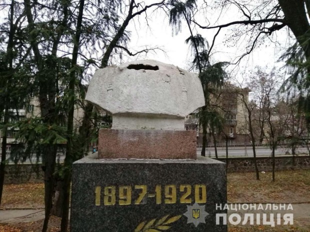 Одсечена глава бисти Алексе Дундића 2019.