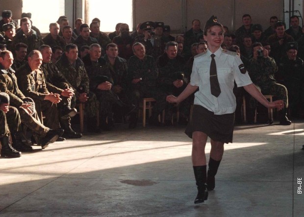 Gostovanje moskovskog ansambla „Aleksandrov” u ruskoj bazi na prištinskom aerodromu Slatina, 31. januara 2000. godine