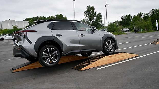 Представљамо електричну Тојоту 