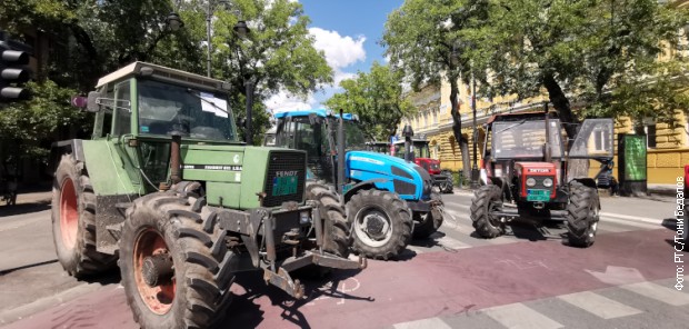 Суботички паори блокирали Штросмајерову у центру града