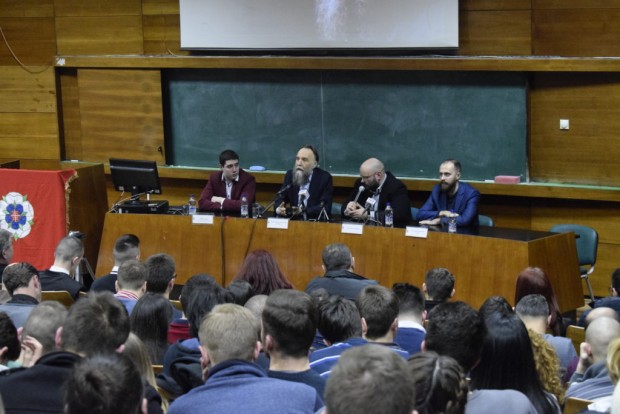 Aleksandar Dugin drži predavanje na Fakultetu političkih nauka u Beogradu, 2018.