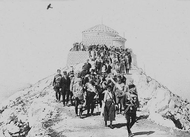 Његошева капела 1925. године