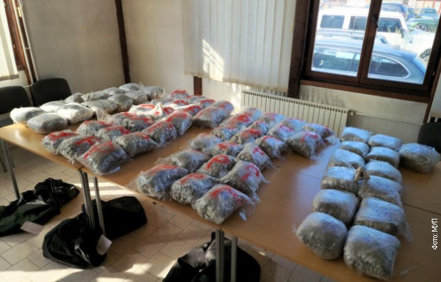 Velika zaplena droge u Novom Pazaru, državljanin Crne Gore prevozio 70 kilograma marihuane