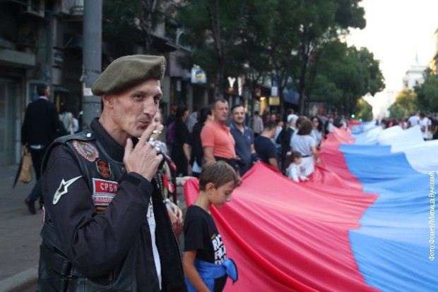 Tokom šetnje razvijena je srpska zastava Tokom šetnje razvijena je srpska zastava