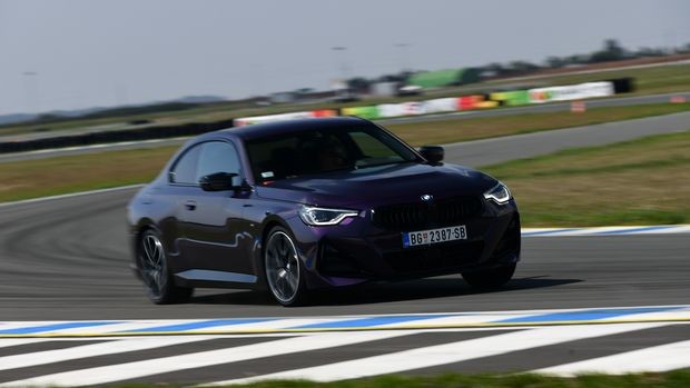 Представљамо BMW M 240i  