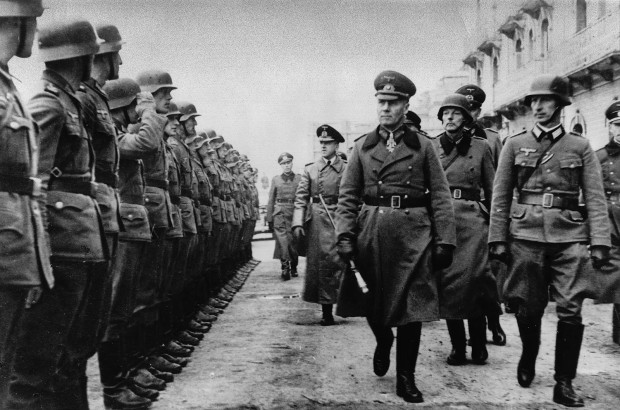 Ервин Ромел у обиласку јединица на Западном фронту, априла 1944.