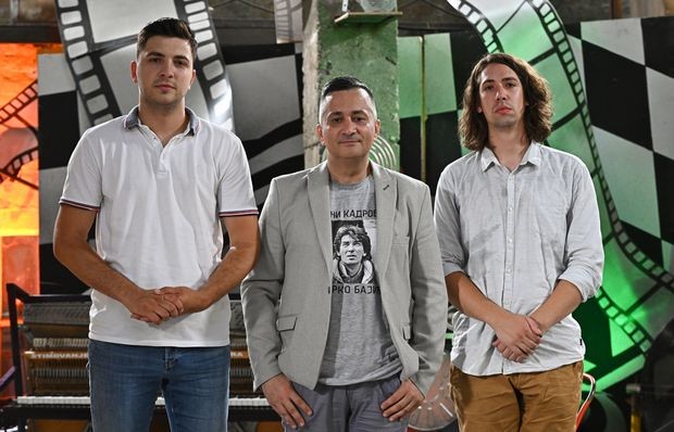 Бошко Крљаш и Марко Новаковић са директором фотографије Зораном Пилиповићем 