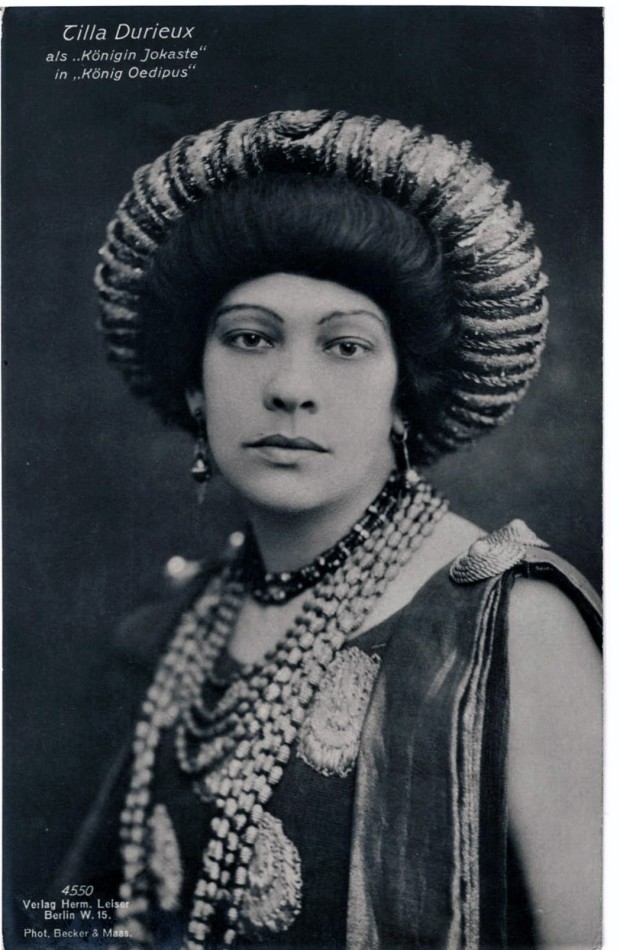 Тила као Јокаста у Цару Едипу