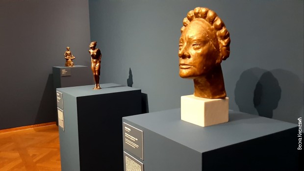 Тила као Лејди Магбет, биста Мери Дурас (1937) у Леополд музеју