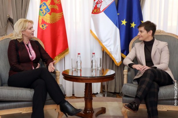 Brnabićeva sa Đurovićevom: Srbija posvećena daljem razvoju bilateralnih odnosa sa Crnom Gorom