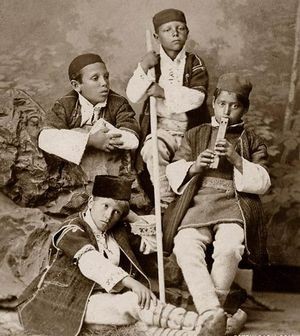 Деца у шопској ношњи