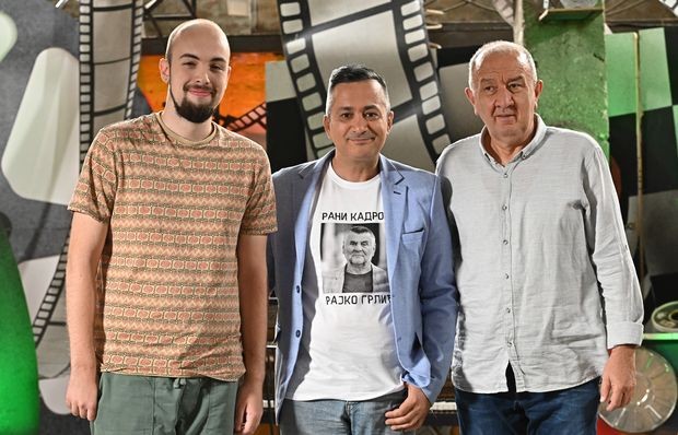 Nikola Romčević i Marko Novaković sa glumcem Duškom Radovićem Nikola Romčević i Marko Novaković sa glumcem Duškom Radovićem