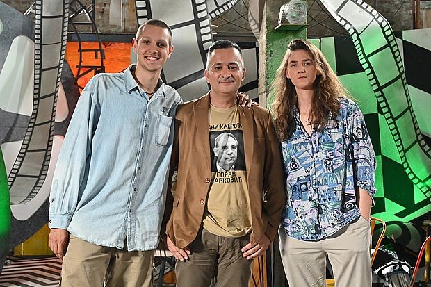 Милица Малетин и Марко Новаковић са глумцем Огњеном Мићовићем