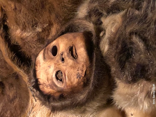 U grobnicu je spuštena i jedna šestomesečna beba