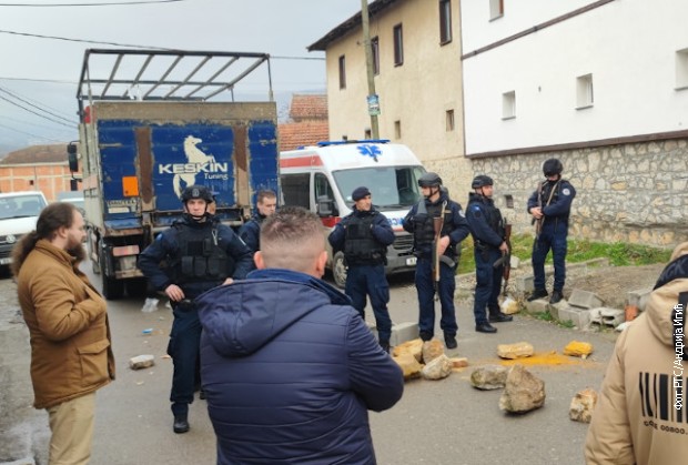 Zaplena vina srpskoj porodici u Velikoj Hoči, stigla cisterna za istakanje
