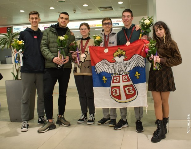 Tri medalje za srpske učenike na Međunarodnoj juniorskoj naučnoj olimpijadi