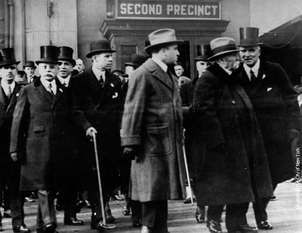 Жорж Клеменсо, Хамилтон Фиш Армстронг и чланови Савета за спољне односе, 21. новембра 1922. Жорж Клеменсо, Хамилтон Фиш Армстронг и чланови Савета за спољне односе, 21. новембра 1922.