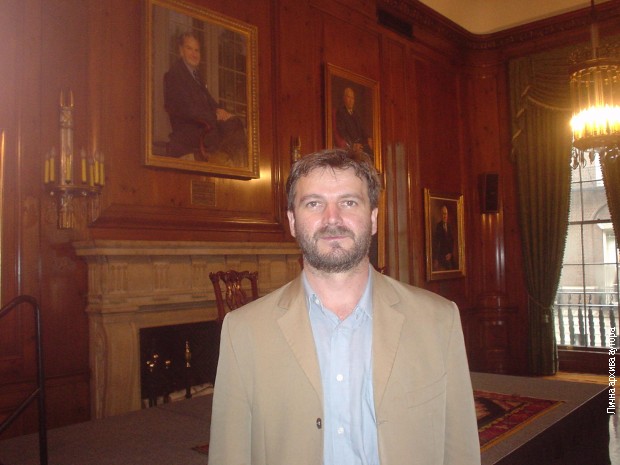 Драган Бисенић у канцеларији Хамилтона Фиша Армстронга у Савету за спољне односе у Њујорку