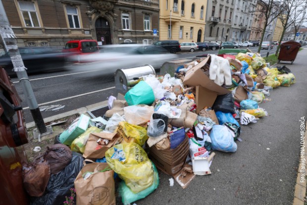 Zagreb pretrpan smećem, tri dana štrajka radnika 