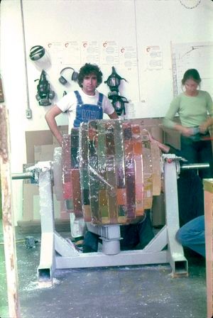 Васа Михић у процесу израде скулптуре