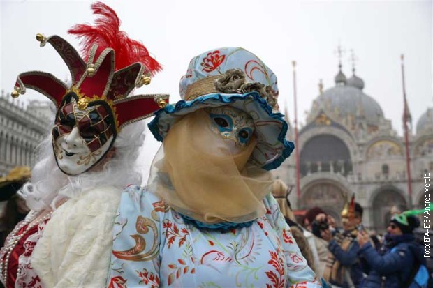 Za Venecijanski karneval poželjno je imati masku