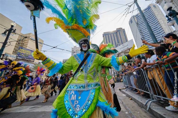 Karnevalska atmosfera na ulicama Nju Orleansa