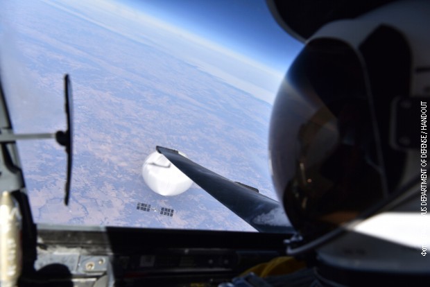 Selfi američkog pilota sa kineskim špijunskim balonom