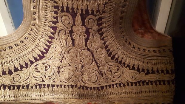 Знаци Ариес и С на јелеку из Призрена