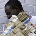 У Зимбабвеу новчаница од 100 милијарди долара 