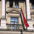Застава Мађарске подигнута уз звиждуке