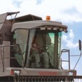 Кренуо комбајном на пут од 280 километара 