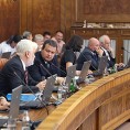 Влада пребраја чиновнике