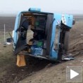 Преврнуо се аутобус код Ковиља